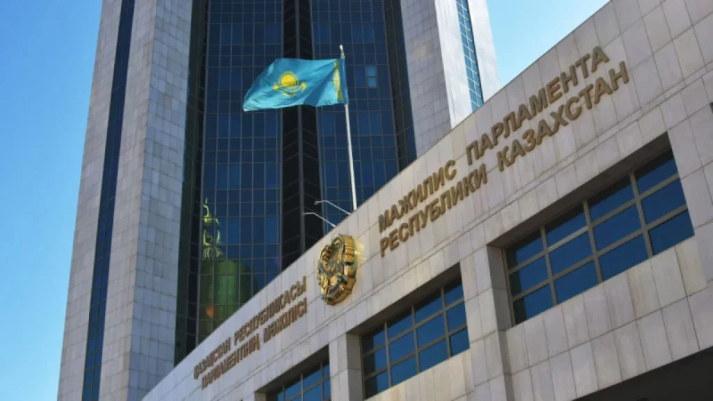 Историческое право: Народный совет наделен правом законодательной инициативы