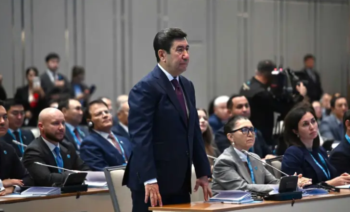 Ерлан Кошанов избран председателем Халық Кеңесі